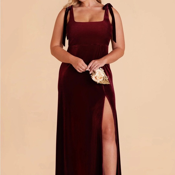 Elegant Burgundy Velvet Evening Gown - Picture 2 of 2